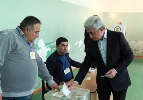 Серж Саргсян проголосовал (видео)
