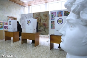 Победа демократии или утверждение диктатуры: выборы в Армении в фокусе мировых СМИ (видео)