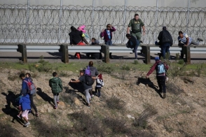 При попытке попасть в США через границу с Мексикой за год погибли более 260 человек