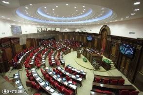 Самая высокая и самая низкая зарплаты в парламенте РА