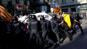 Число пострадавших в ходе беспорядков в Барселоне увеличилось до 60 (видео)