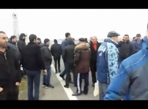 Протестующие против освобождения Манвела Григоряна продолжают блокировать дорогу Ереван-Эчмиадзин (видео)