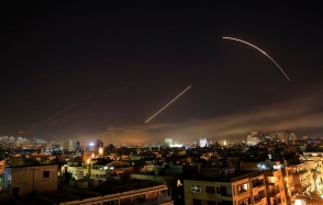 Сирийские ПВО сбили 8 ракет при отражении атаки на пригороды Дамаска (видео)