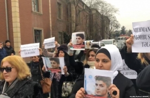 Ադրբեջանցի ակտիվիստները միացել են բլոգեր Մեհման Հուսեյնովի հացադուլին
