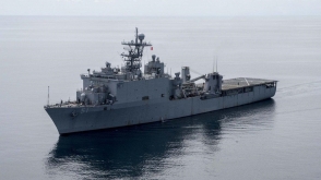 Большой десантный корабль ВМС США вошел в Черное море (видео)
