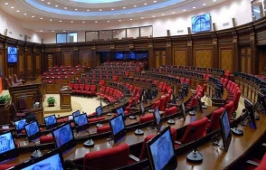 Церемония вручения мандатов депутатам новоизбранного парламента РА (видео)