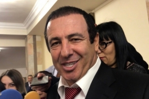 Гагик Царукян: «Пришел сказать пару слов нашему классическому депутату Эдмону Марукяну» (видео)