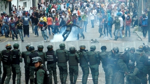 Во время протестов в Венесуэле задержали более 360 человек