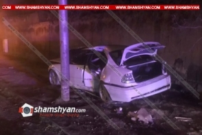 Խոշոր ավտովթար Երևանում. 28-ամյա կին վարորդը բախվել է էլեկտրասյանը