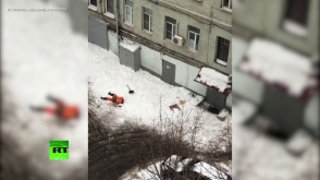 Մոսկվայում ականատեսը նկարել է՝ ինչպես է ձյուն մաքրողն ընկնում տանիքից (տեսանյութ)