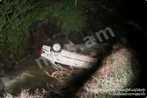 «Toyota ist»–ն ընկել է Վաչագան գետը