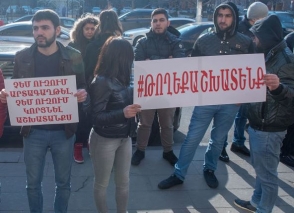 «Не мешайте работать!» – акция протеста перед зданием Правительства РА (видео)