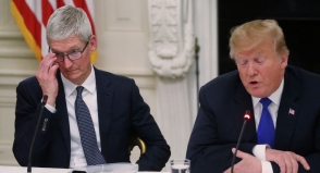 Թրամփը մոռացել է «Apple»-ի գործադիր տնօրեն Թիմ Կուկի ազգանունը` նրան անվանելով Թիմ Էփլ (Apple)