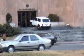 Հետաքննություն է կատարվում Երևանի քաղաքապետարանի մուտքի մոտ մարտի 8-ին տեղի ունեցած դեպքի առնչությամբ