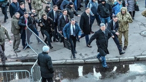 Порошенко сбежал с митинга в Житомире