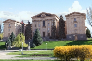 Парламент Армении созовет 26 марта внеочередное заседание