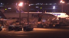 Два самолета столкнулись в аэропорту Токио (видео)