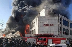 В Баку в торговом центре произошёл крупный пожар (видео)