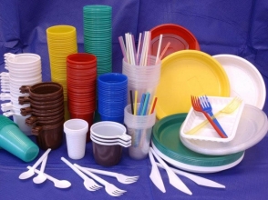 В ЕС запретили производство и продажу одноразовой пластиковой посуды