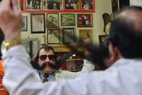 Թուրքիայում վարսավիրը 50 տարի չի կտրել իր բեղերը (լուսանկարներ)