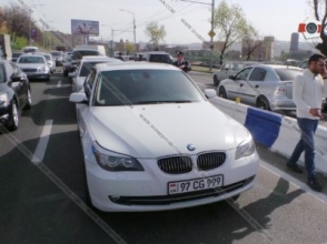 Շղթայական ավտովթար Երևանում. բախվել են 2 BMW, 2 Mercedes, 2 Toyota