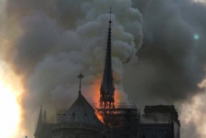 Փարիզի Աստվածամոր տաճարում ուժգին հրդեհ է բռնկվել (տեսանյութ)