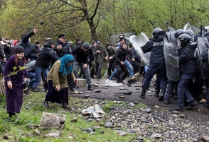 При столкновениях в Панкисском ущелье в Грузии пострадали более 40 человек (видео)