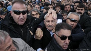 Неизвестные напали на лидера оппозиции в Турции