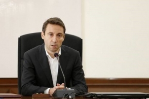 Որ ծրագիր չունեք, 24 մեքենա ինչո՞ւ եք բերում․ բանավեճ քաղաքապետի և ավագանու միջև (տեսանյութ)