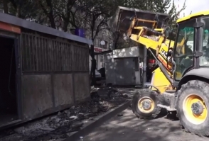 Демонтируют киоски на улице Нар-Доса (прямой эфир)