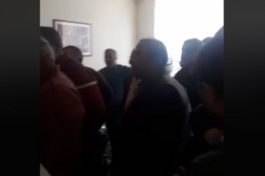 «Հանգի՛ստ մի հատ հլը». լարված իրավիճակ Արարատի մարզպետարանում (տեսանյութ)