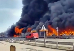 Мощный пожар охватил половину рынка в Пятигорске
