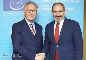 Ոտքի վրա ակնհայտորեն ստելու իմաստը ո՞րն է