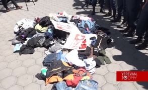 Ի նշան բողոքի՝ հագուստ էին լցրել ԱԺ-ի դիմաց
