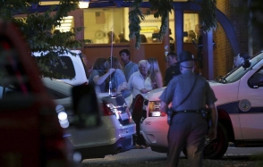 В США госслужащий расстрелял в городском центре 12 человек (видео)