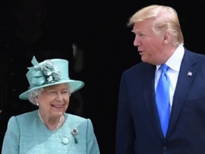 Трамп не узнал свой подарок для Елизаветы II