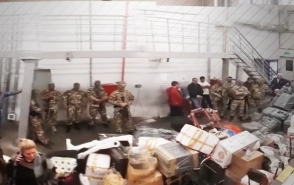 Քաղաքացիները բեռները Բագրատաշենից չեն կարողանում ստանալ. ուղիղ