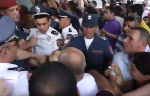 Նիկոլ, ա՛յ քո ցավը տանեմ, էսքան բաշիբոզուկ որտեղի՞ց էս հավաքել գլխիդ