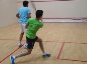 30 աստիճանի սկոլիոզով բանակից ազատված նախարարը՝ թենիս խաղալիս (լուսանկար)