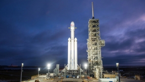 «SpaceX» запустила ракету с 24 спутниками (видео)