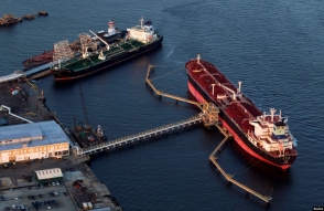 СМИ узнали, как китайские компании обходят санкции США и тайно загружают судна иранской нефтью