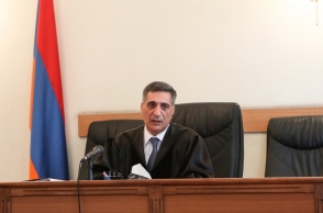 Судья по делу Кочаряна пришел в суд в сопровождении телохранителя