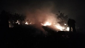 В результате выстрелов противника на границе с Нахиджеваном начался пожар (видео)