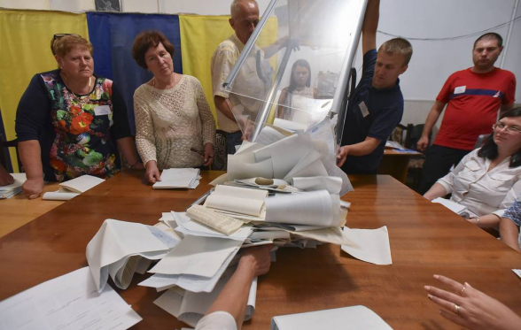 Партия Зеленского лидирует на выборах в Раду после обработки более 95% протоколов