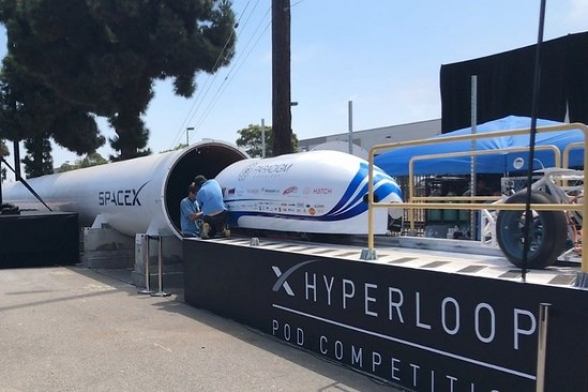 Капсулу «Hyperloop» разогнали до скорости 463 километра в час