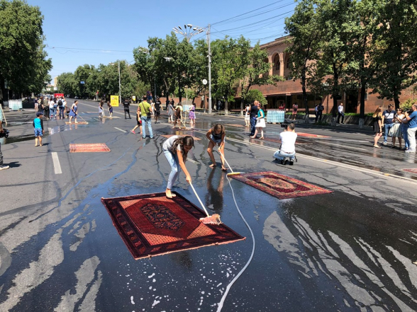 Ուղեղների լվացումից սկսեցին, հասան գորգերի լվացման