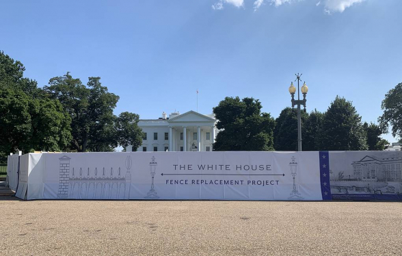 Трамп начал окружать Белый дом 4-метровой оградой