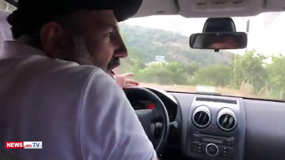 Փաշինյանը լայվ է մտել մեքենա վարելու ընթացքում