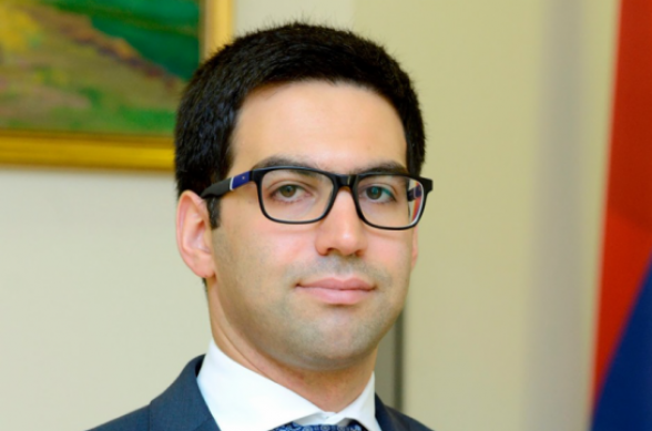 Ռուստամ Բադասյանի հետ «Իմ քայլի» փակ հանդիպումը՝ նվիրված Ստամբուլյան կոնվենցիային, թեժ է անցել․ «Ժողովուրդ»