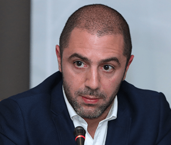 Նիկոլաս Թավիլ․